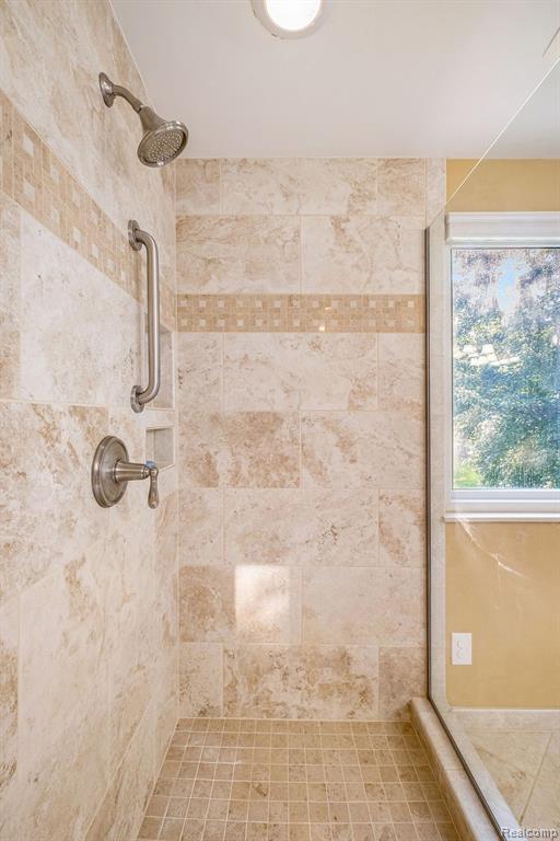 823 ALPINE Trail, Fenton, MI 48430 — Photo 13