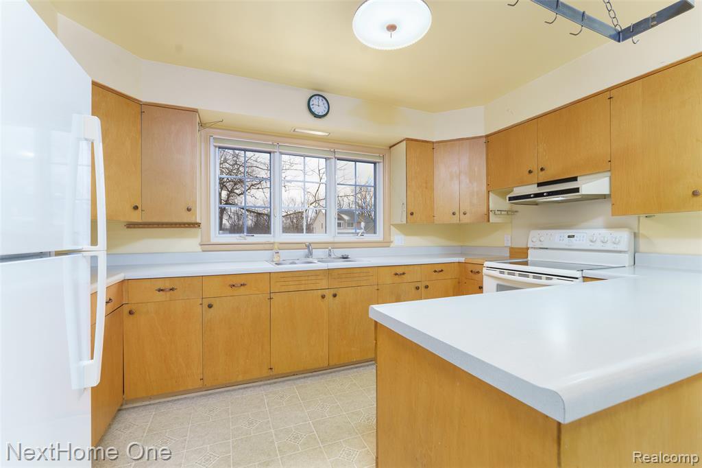 5765 Country Lane, Ypsilanti, MI 48197 — Photo 8