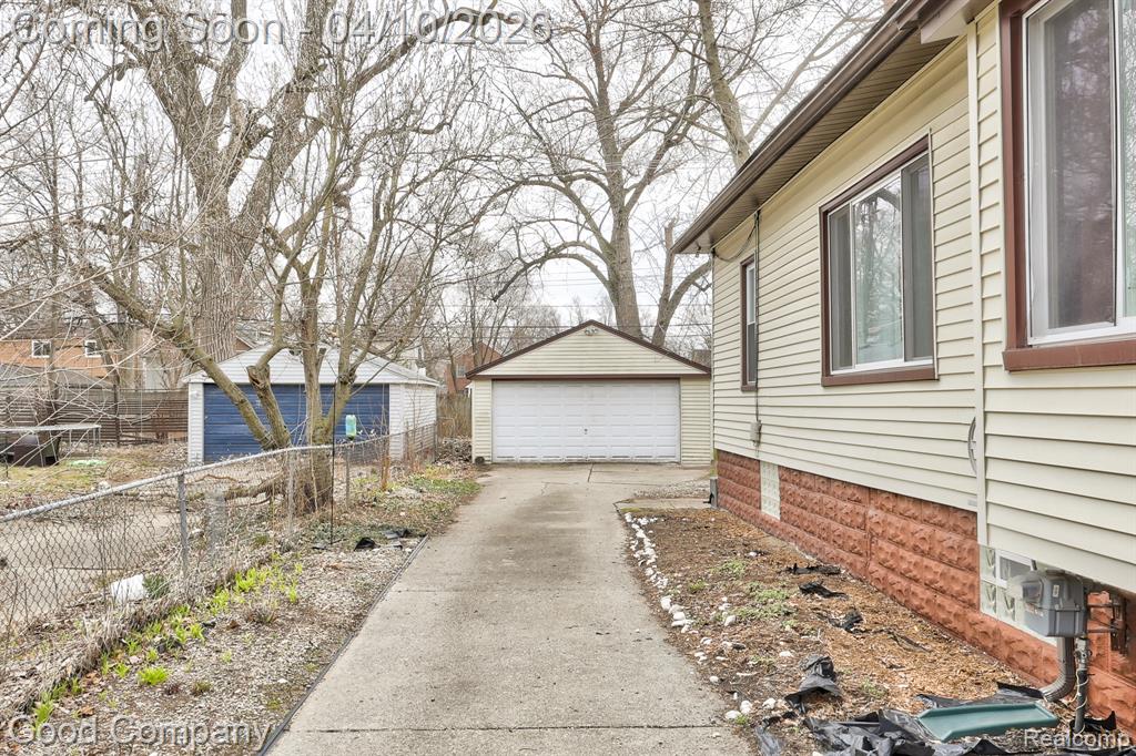 502 E LEWISTON Avenue, Ferndale, MI 48220 — Photo 34