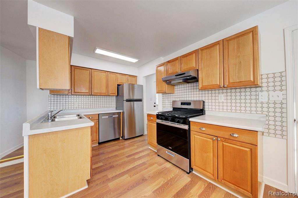 35030 Michelle Drive, Romulus, MI 48174 — Photo 17