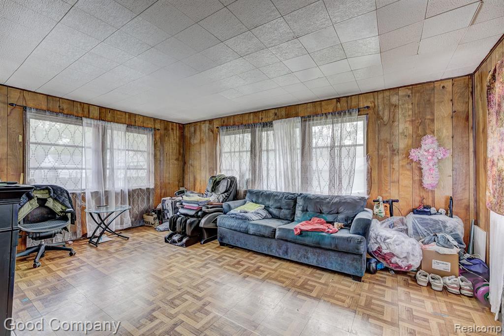 7686 W PARKWAY Street, Redford, MI 48239 — Photo 10