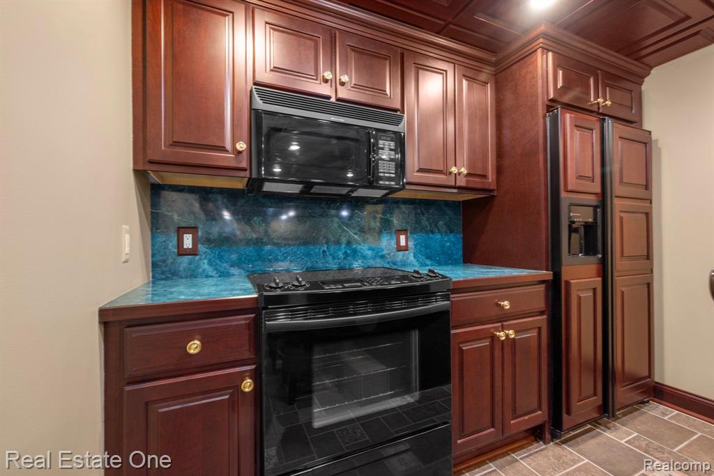 44211 CHEDWORTH Drive, Northville, MI 48167 — Photo 47