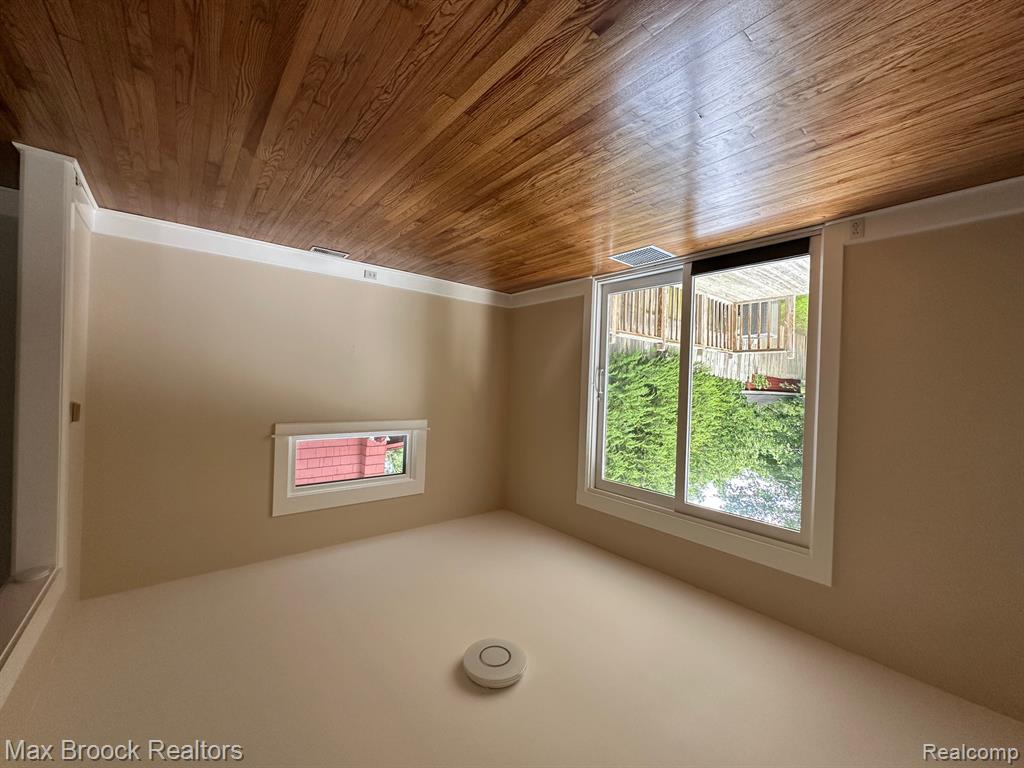 531 Gardenia Avenue, Royal Oak, MI 48067 — Photo 12