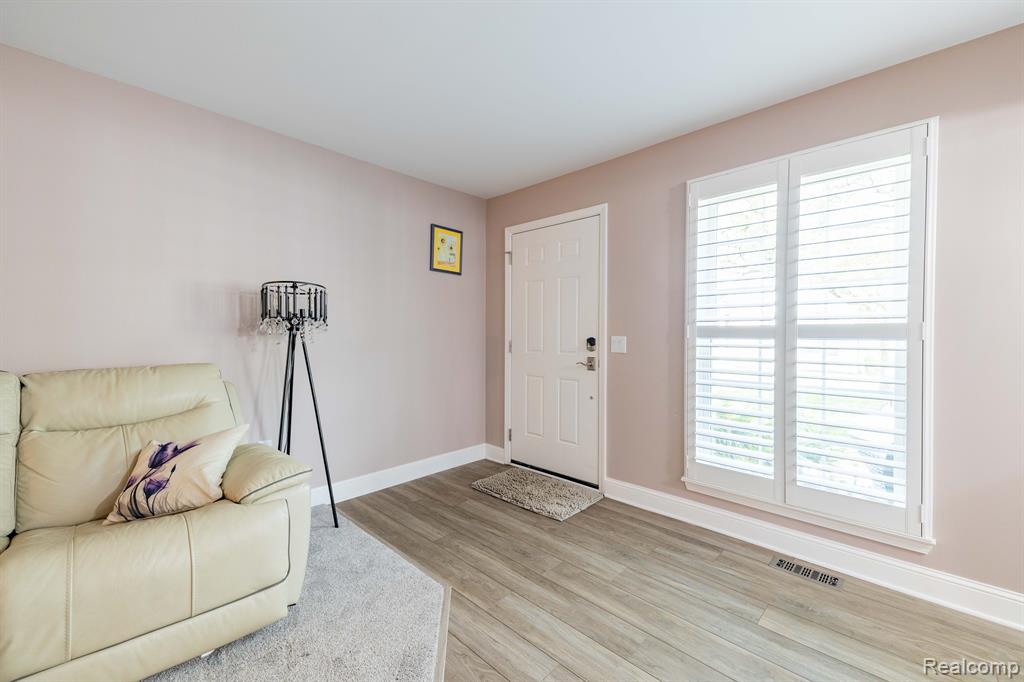 1494 DOVER Hill N, Walled Lake, MI 48390 — Photo 4