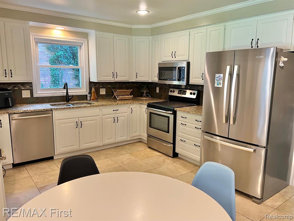 908 Marywood Drive, Royal Oak, MI 48067 — Photo 10