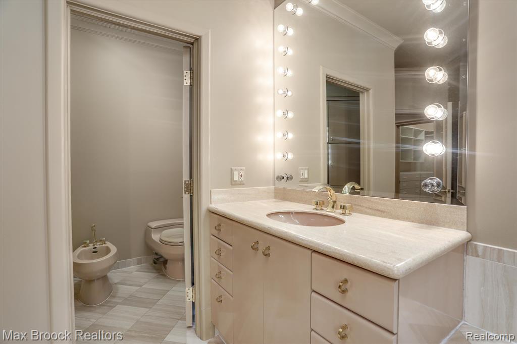 4366 KAREN Lane, Bloomfield Hills, MI 48302 — Photo 45
