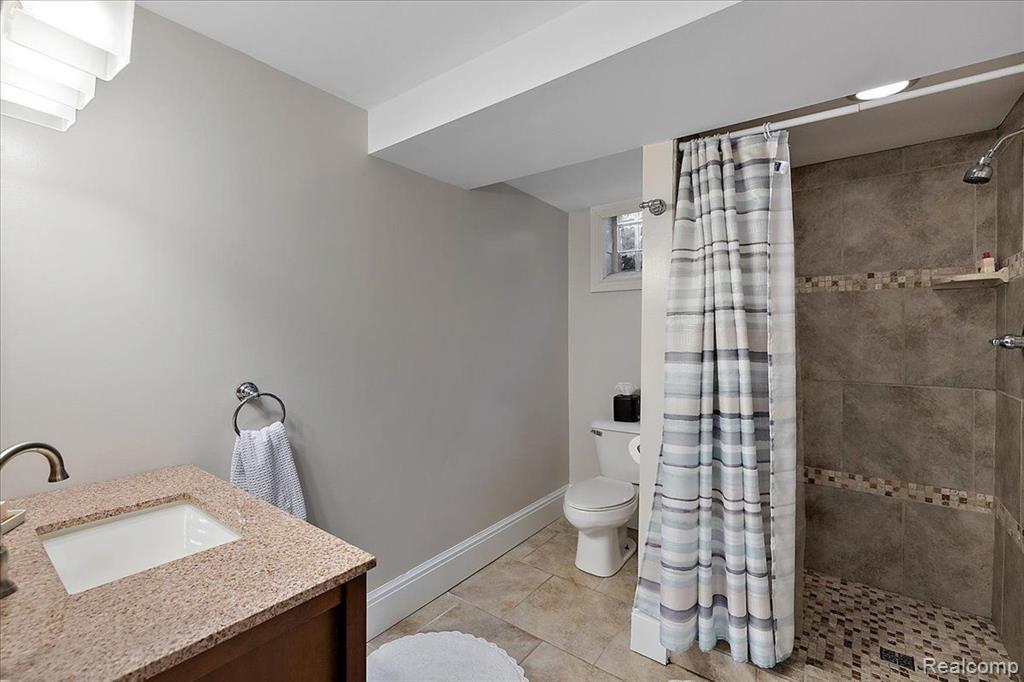 80 MAYWOOD Avenue, Bloomfield Hills, MI 48304 — Photo 33