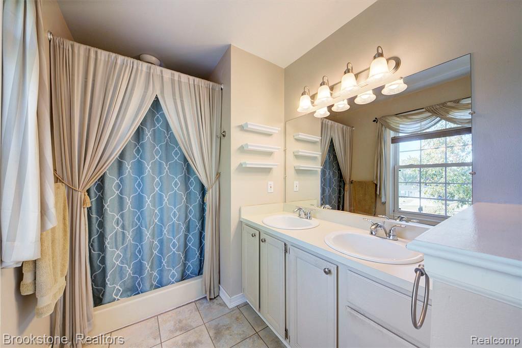 7849 Twins Drive, Waterford, MI 48329 — Photo 27
