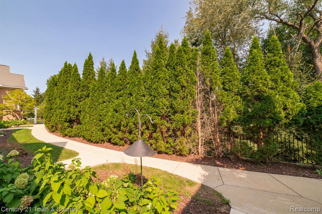 1032 SHIAWASSEE Circle, Howell, MI 48843 — Photo 8