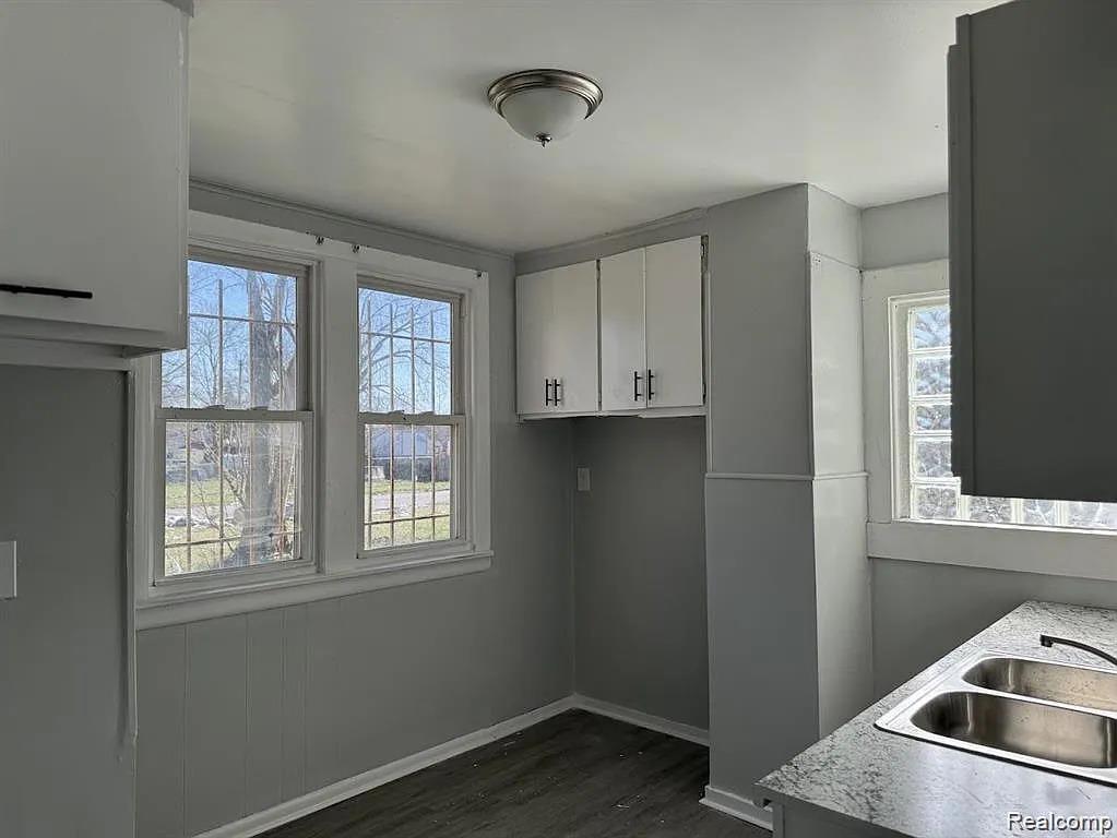 12632 E Canfield Street, Detroit, MI 48215 — Photo 4