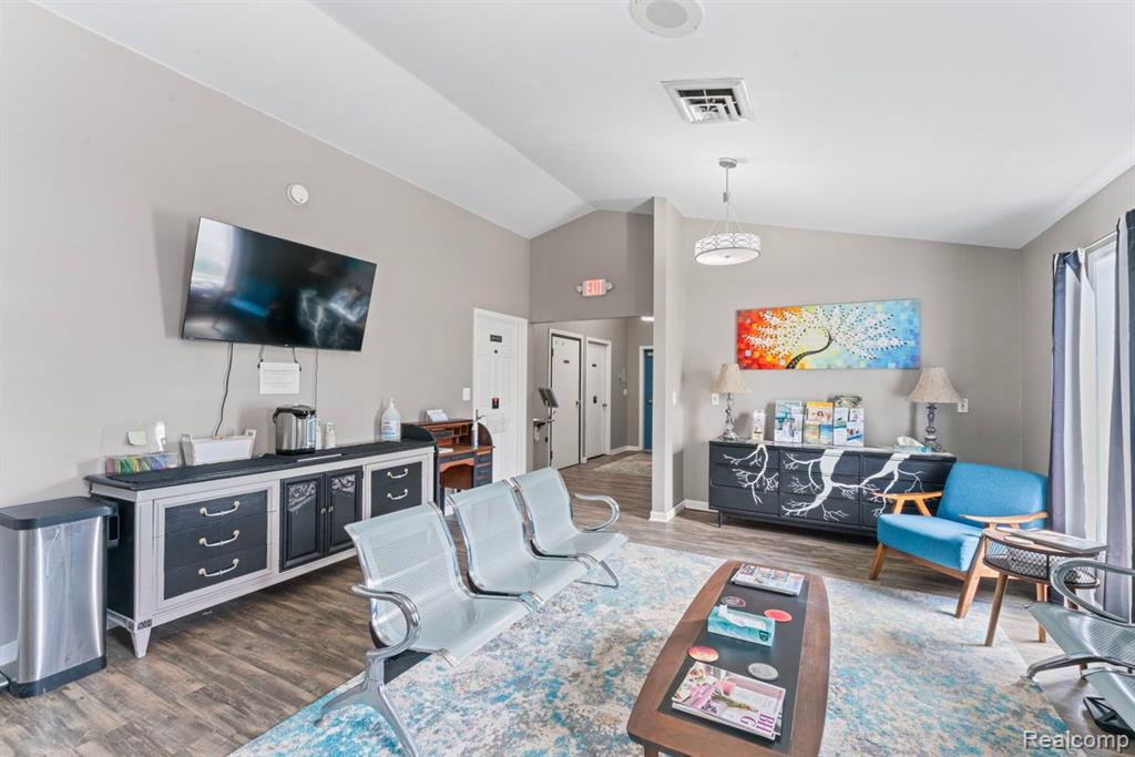 550 S Saginaw Street, Lapeer, MI 48446 — Photo 10
