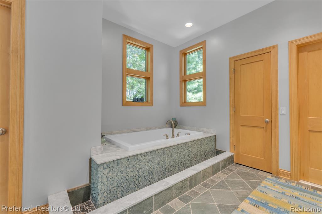 12196 Woodline Drive, Fenton, MI 48430 — Photo 48