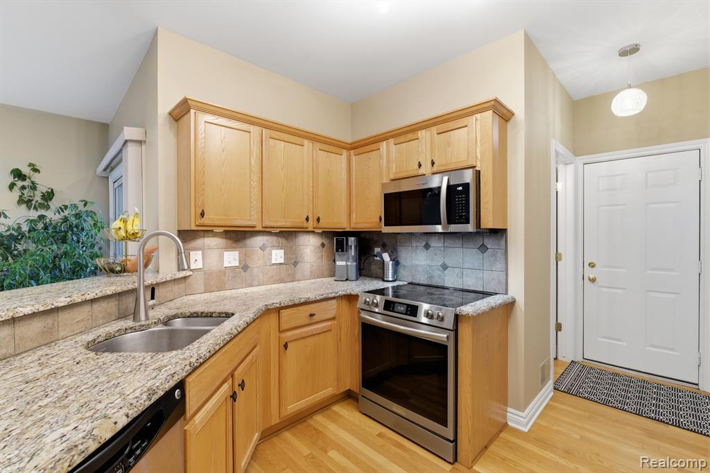 45645 Graystone Lane, Canton, MI 48187 — Photo 6