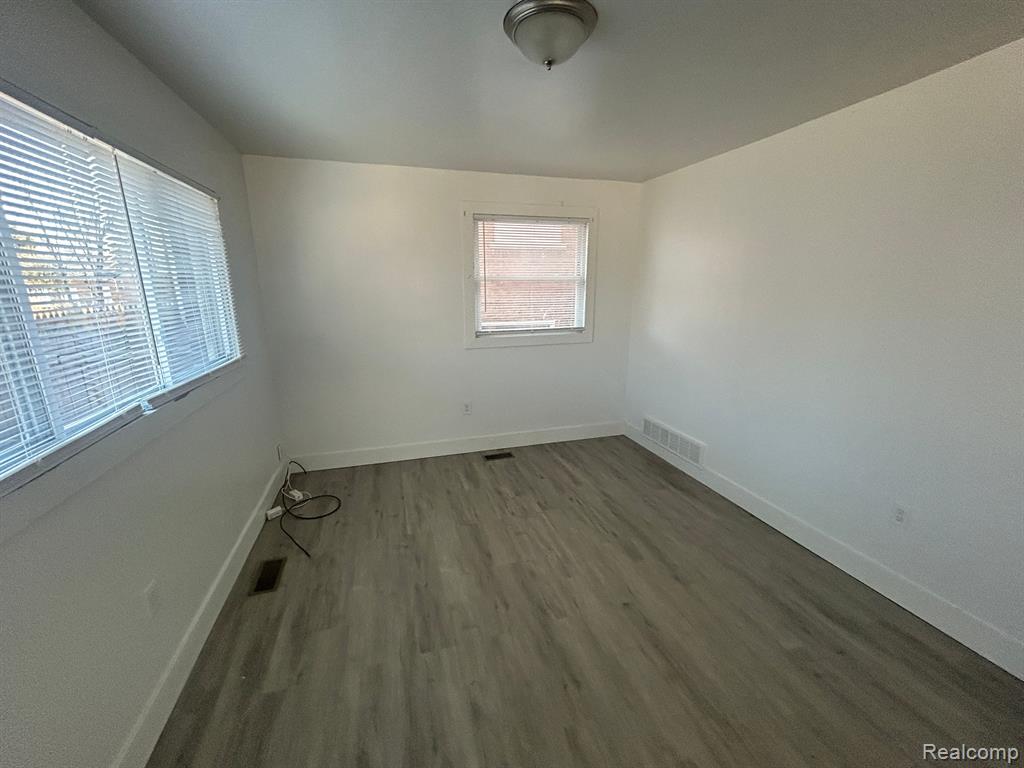 5258 NEWPORT Street, Detroit, MI 48213 — Photo 15