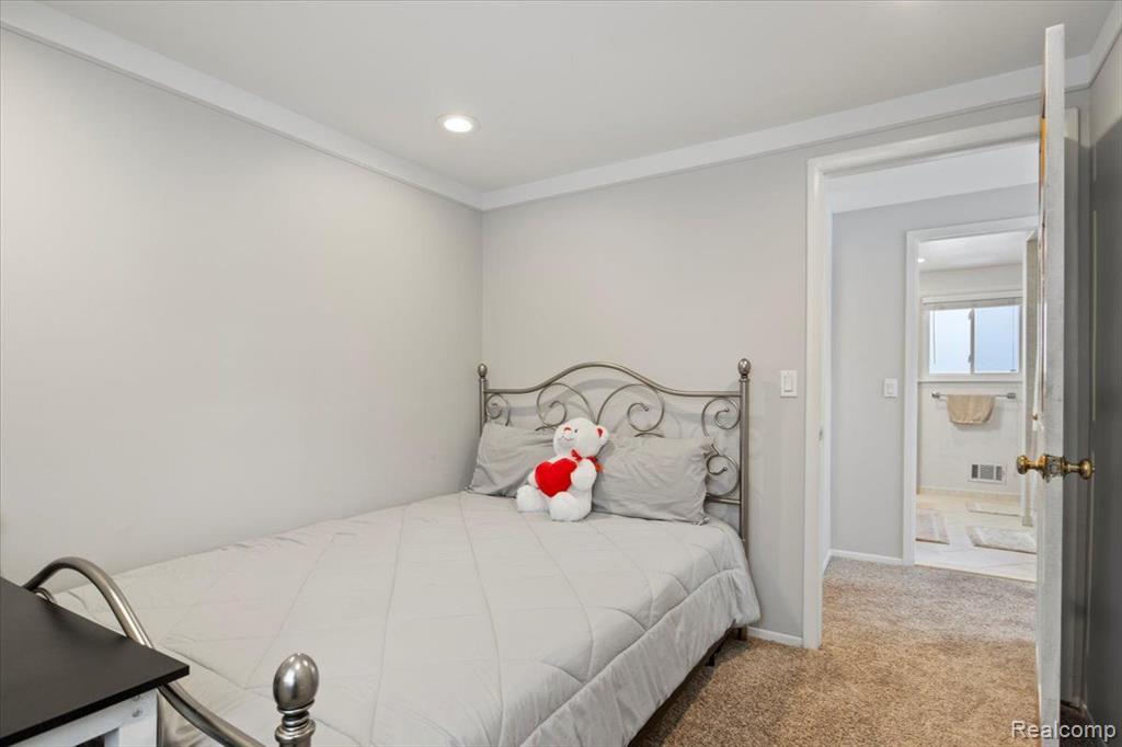 39663 WALES Street, Canton, MI 48188 — Photo 20