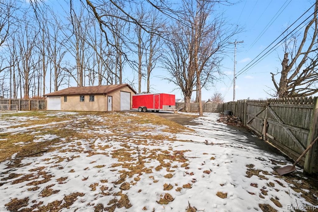 9184 Chesterfield Drive, Swartz Creek, MI 48473 — Photo 20