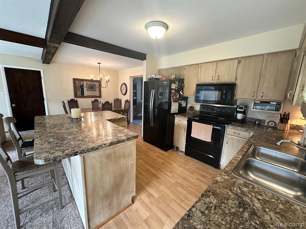 8968 DEVON Drive, Shelby Twp, MI 48317 — Photo 8