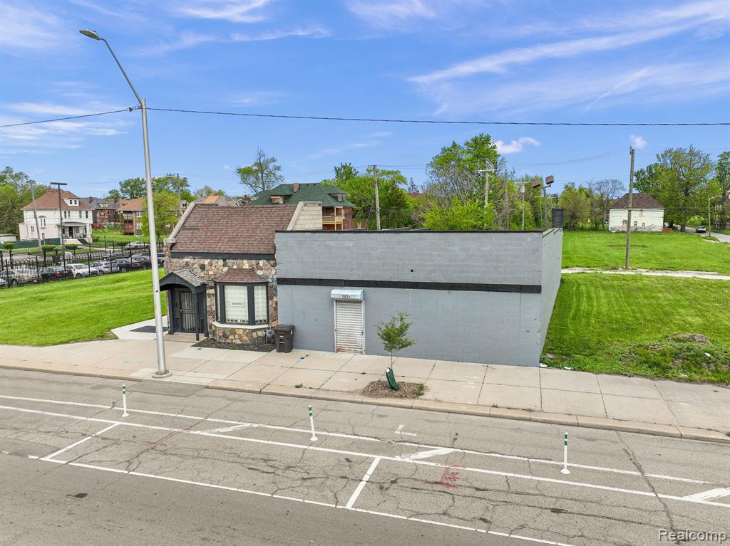 10829 E JEFFERSON Avenue - Photo 4