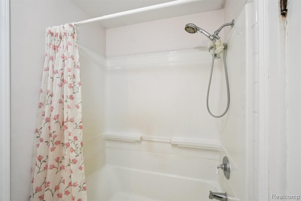 9551 Ellis Road, Clarkston, MI 48348 — Photo 27