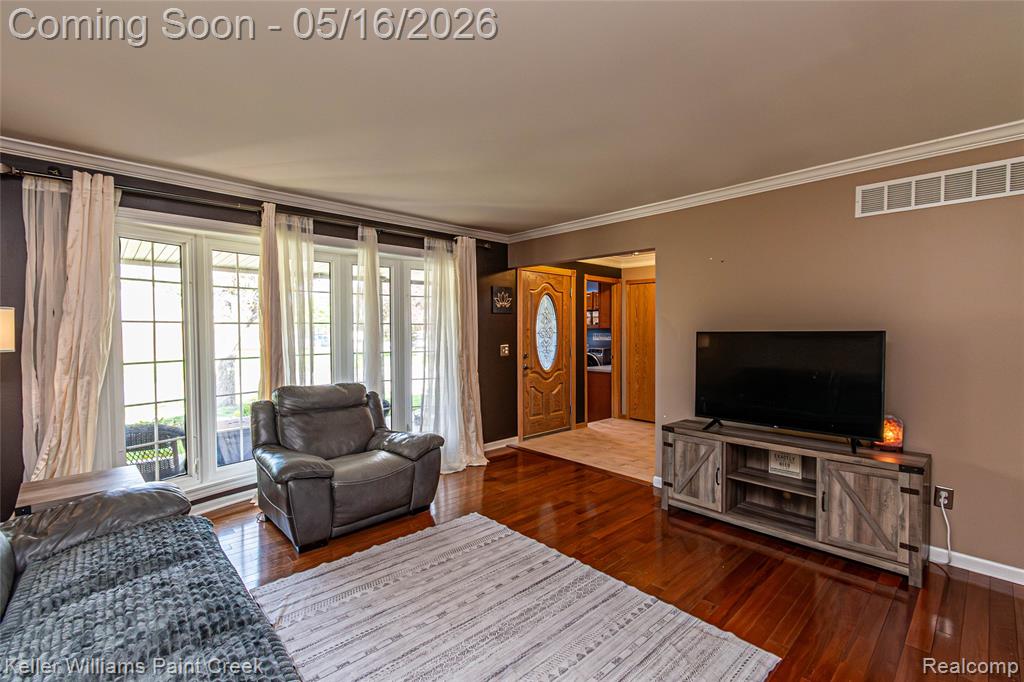 47038 Sarnus Drive, Macomb, MI 48044 — Photo 8