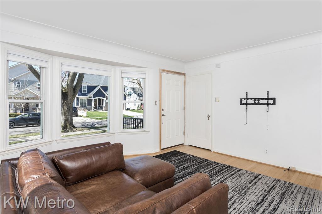 706 N REMBRANDT Avenue, Royal Oak, MI 48067 — Photo 6