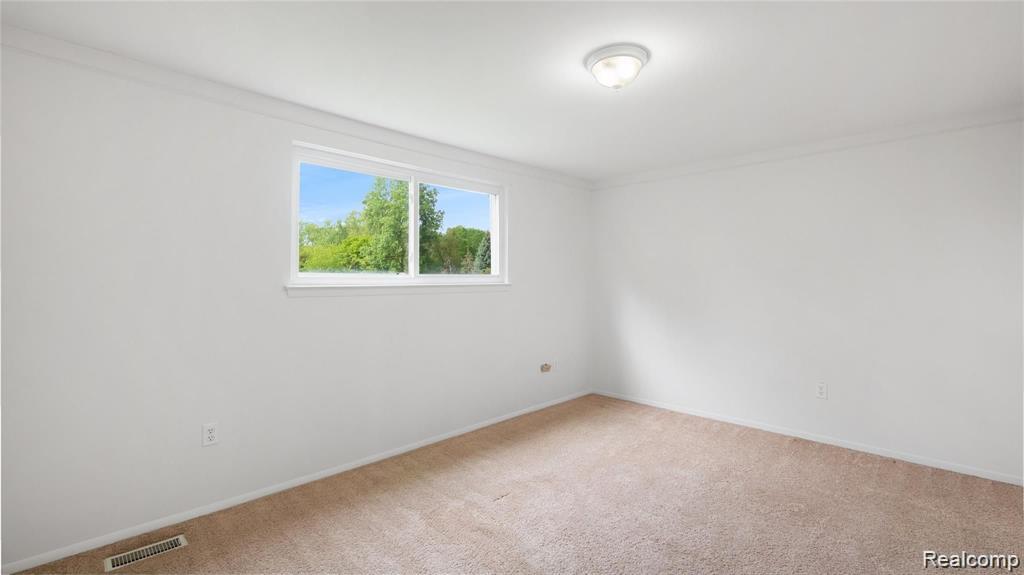 8336 Hickory Drive, Sterling Heights, MI 48312 — Photo 9