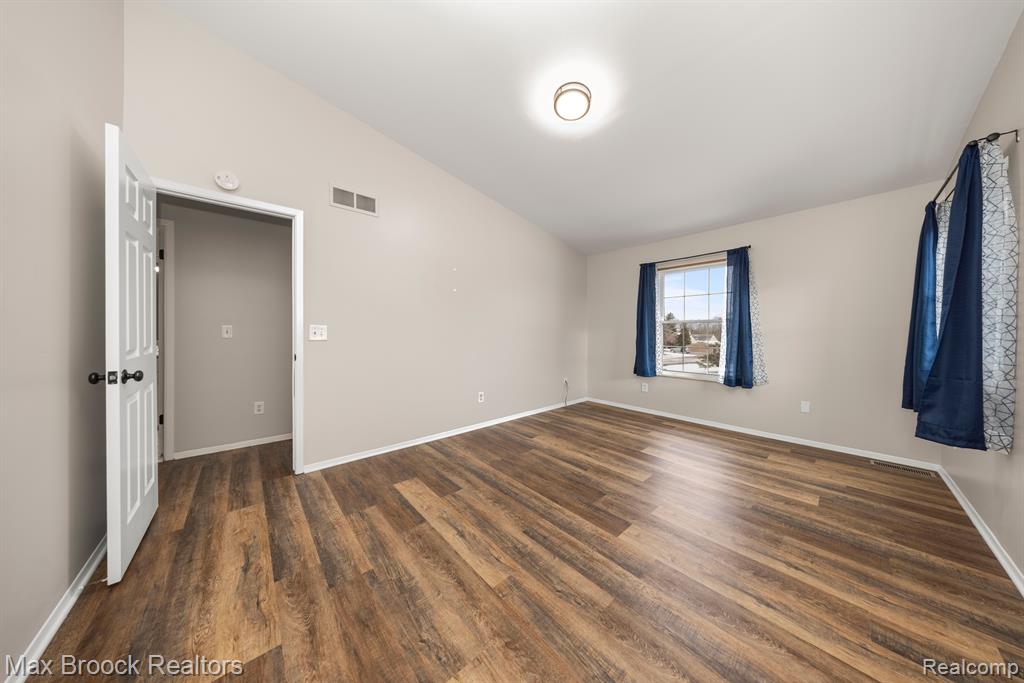 31139 COUNTRY, Farmington Hills, MI 48331 — Photo 30