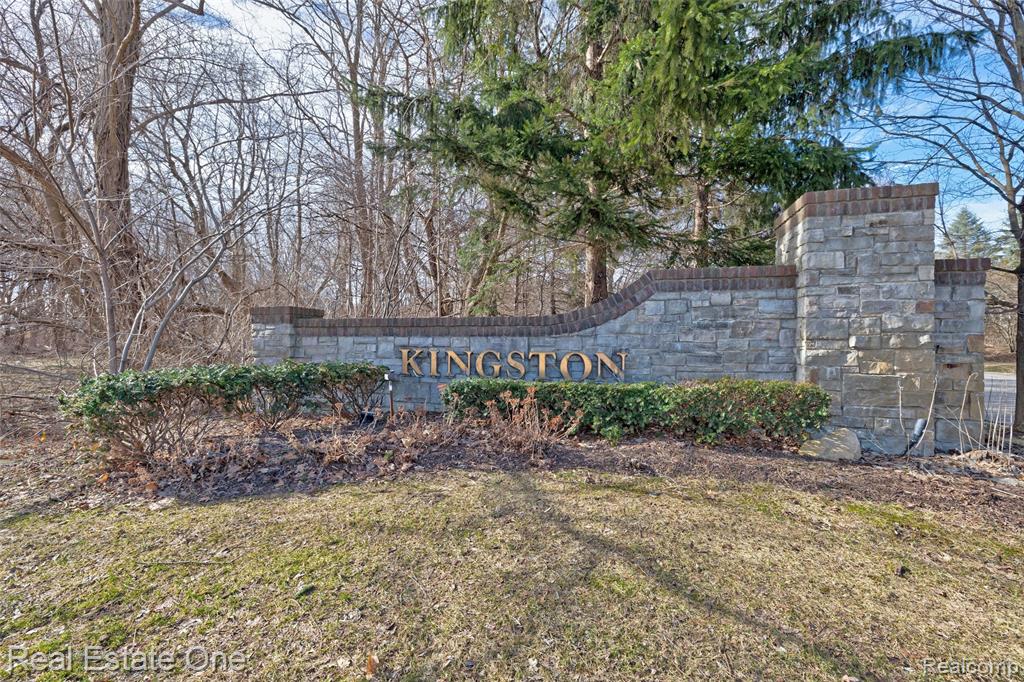 9889 Kingston Ridge, Clarkston, MI 48348 — Photo 32