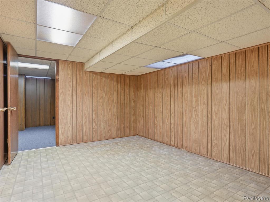 7697 Carrousel Boulevard, Westland, MI — Photo 40