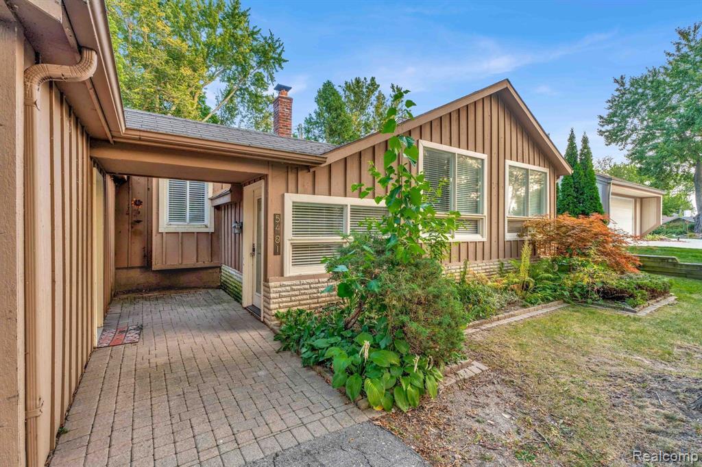 5481 Sunnycrest Drive, West Bloomfield, MI 48323 — Photo 3