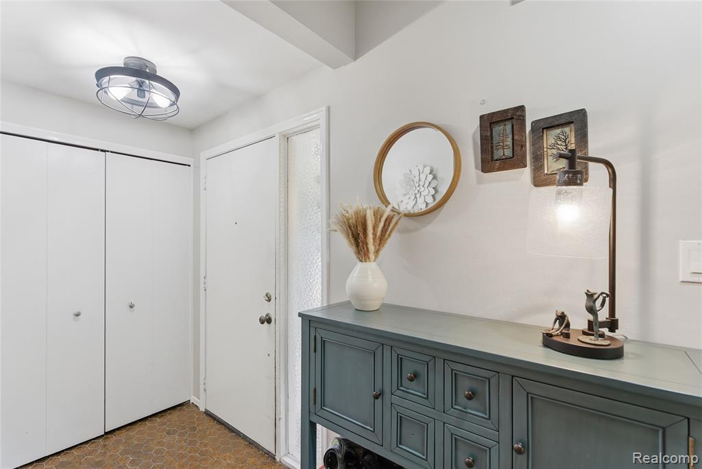 868 Yorktown Court, Northville, MI 48167 — Photo 5
