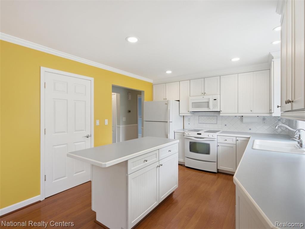 6858 Wellesley Terrace, Clarkston, MI — Photo 22