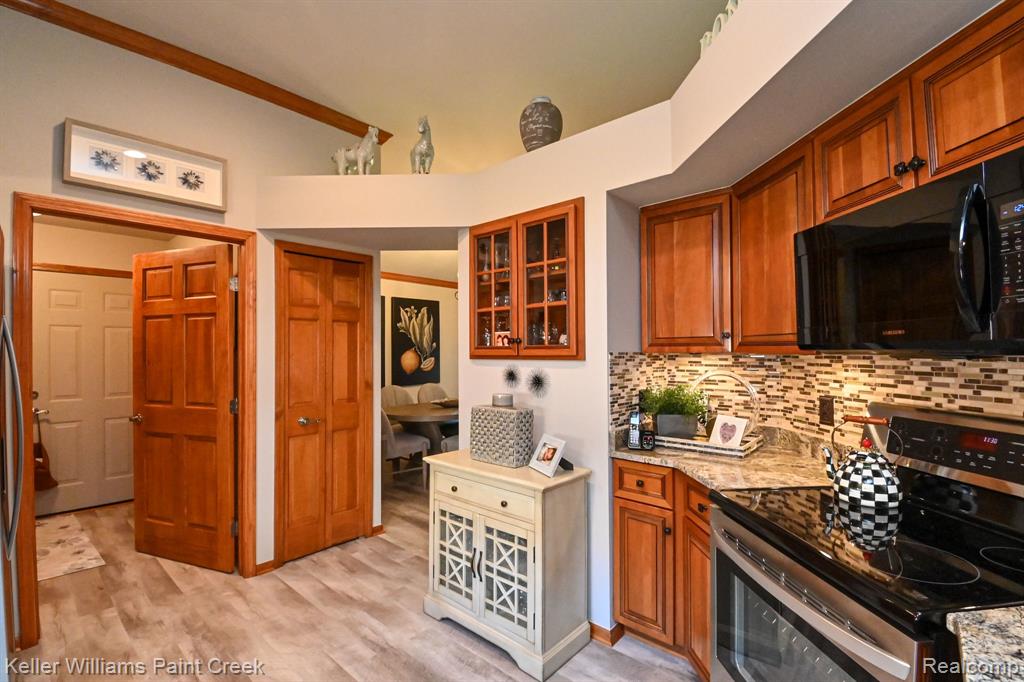 4442 WISTERIA Court, Warren, MI 48092 — Photo 12