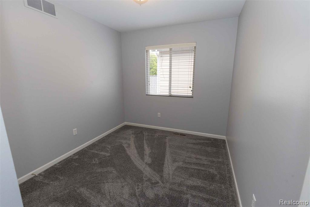 5058 Clintonville Pines Drive, Clarkston, MI — Photo 18