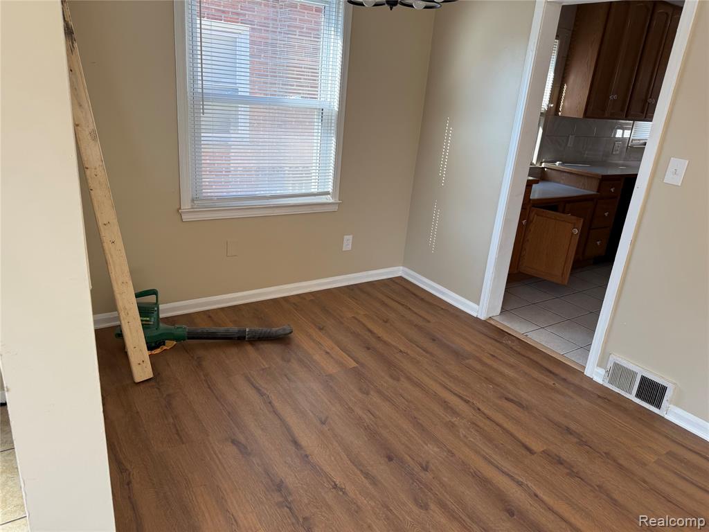 9557 W Inkster Road W, Livonia, MI 48150 — Photo 8