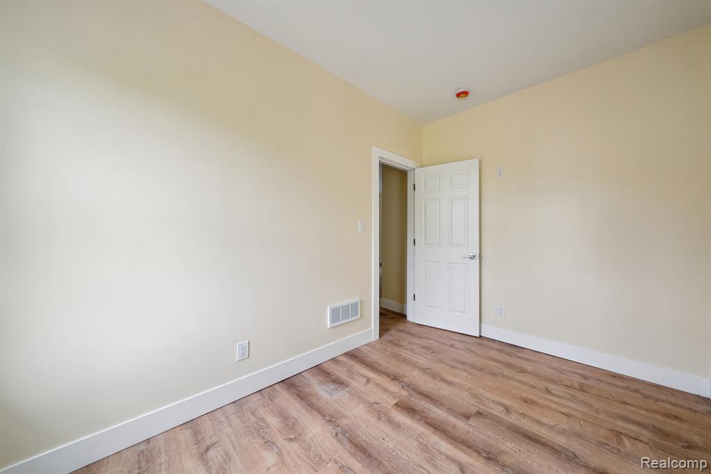 4222 Cadillac Boulevard, Detroit, MI 48214 — Photo 12