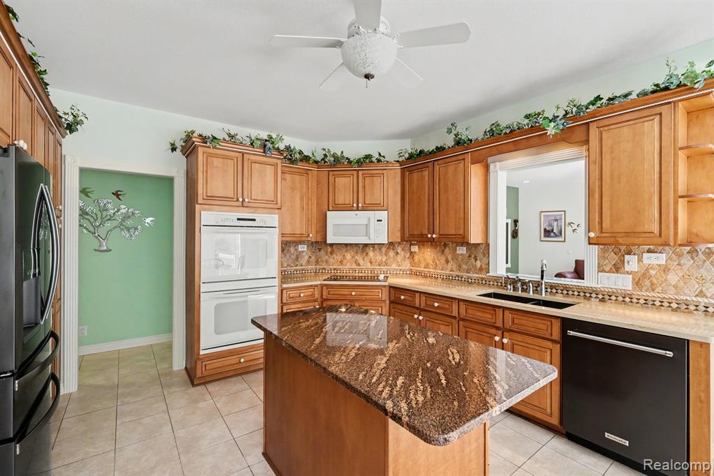 2215 Ridgemoor Court, Burton, MI 48509 — Photo 18