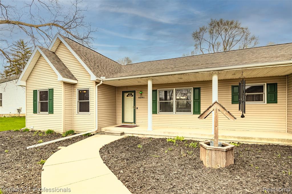 6591 Windiate Road, Waterford, MI 48329 — Photo 2
