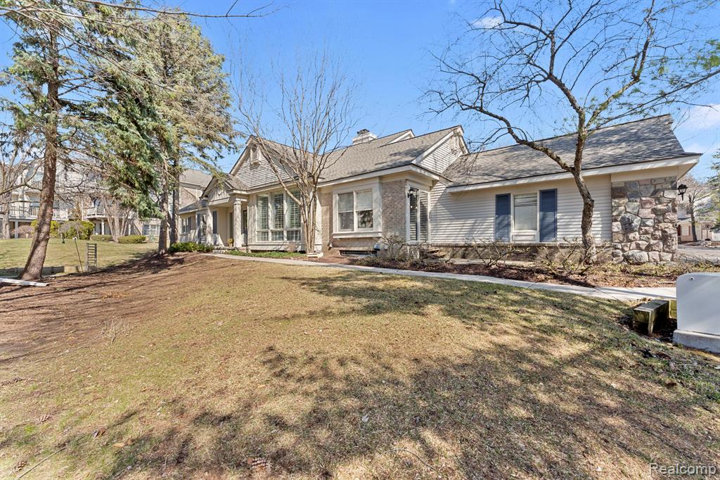 7533 Danbury Drive, West Bloomfield, MI — Photo 3