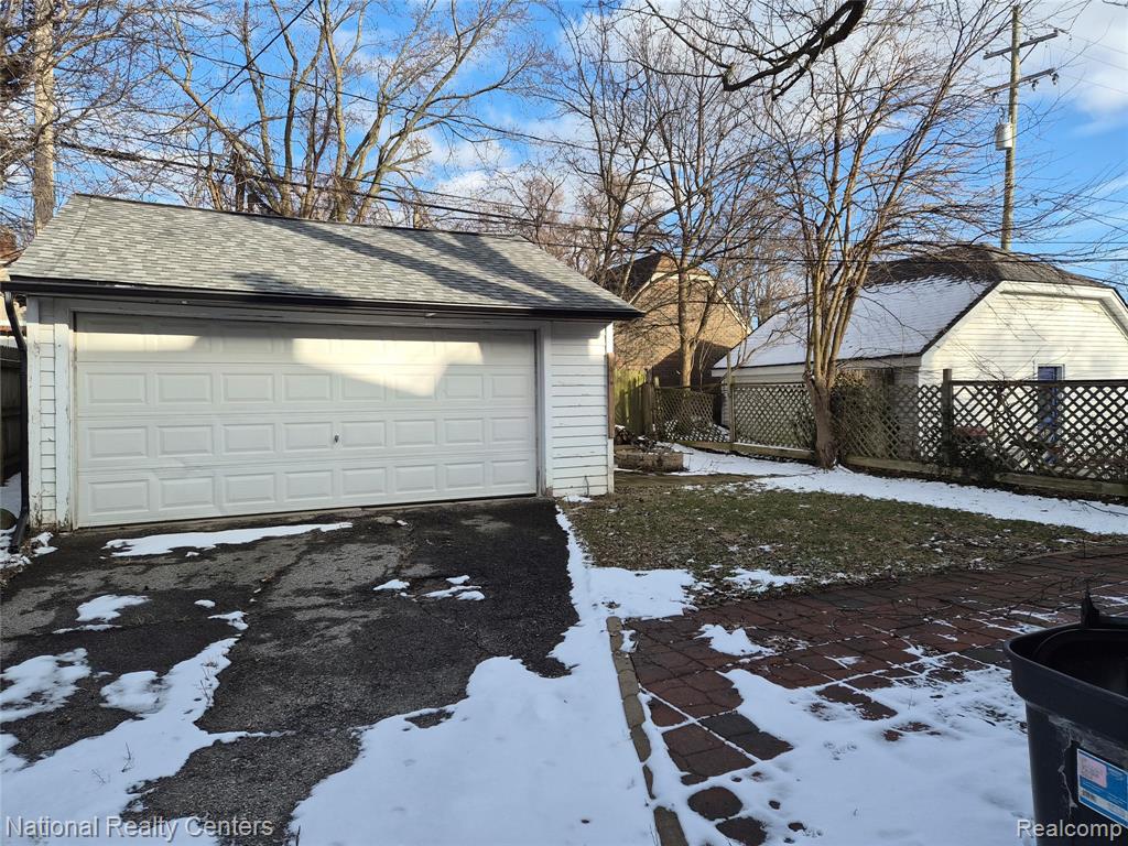 6 Utica Road, Pontiac, MI 48341 — Photo 3