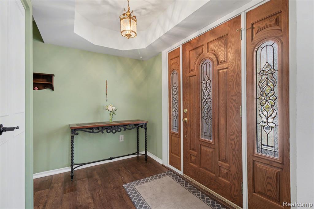 5597 Leafwood Drive, Commerce Twp, MI 48382 — Photo 2