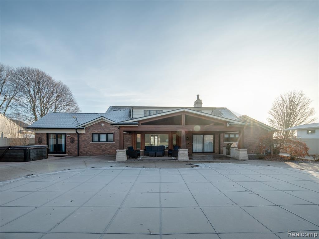 23750 E River Road, Grosse Ile, MI, 48138