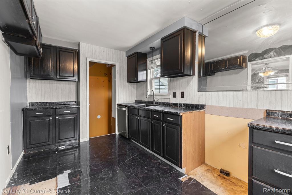 853 CLOVERLAWN Boulevard, Lincoln Park, MI 48146 — Photo 7