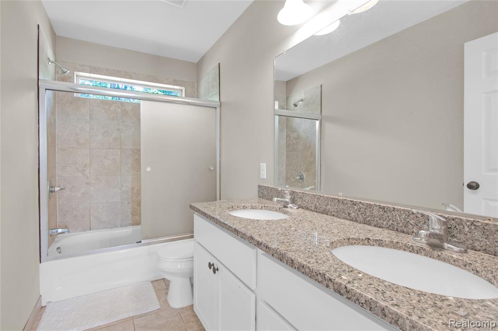 549 NAPA VALLEY DR, Milford, MI 48381 — Photo 8