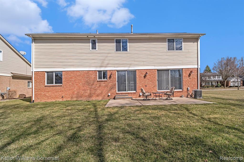 6955 WESTPOINTE Drive, Troy, MI 48085 — Photo 28