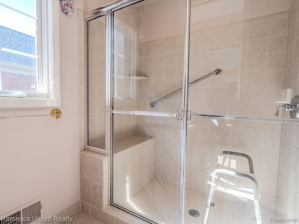 7429 Pine Vista Drive, Brighton, MI 48116 — Photo 37