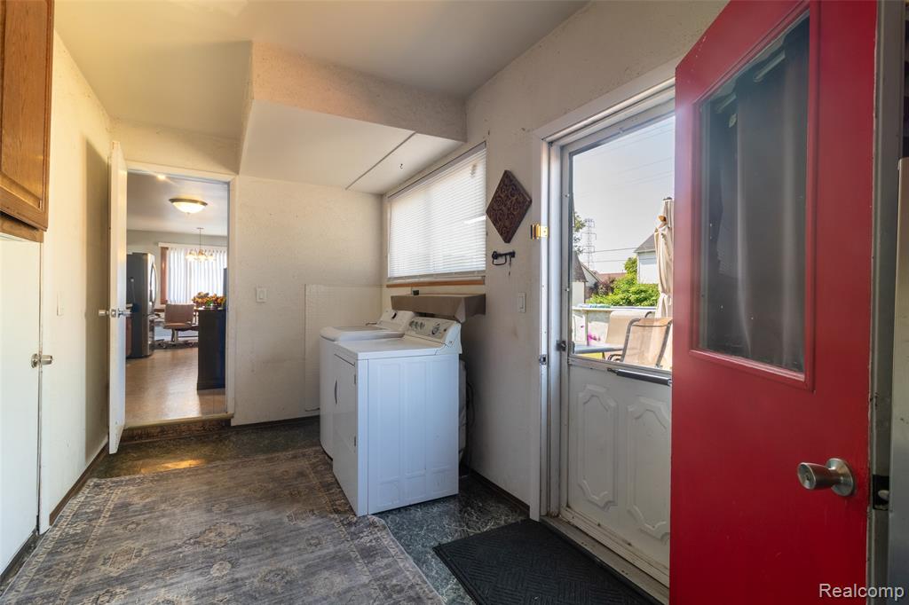 24550 Colonial Drive, Woodhaven, MI 48183 — Photo 16