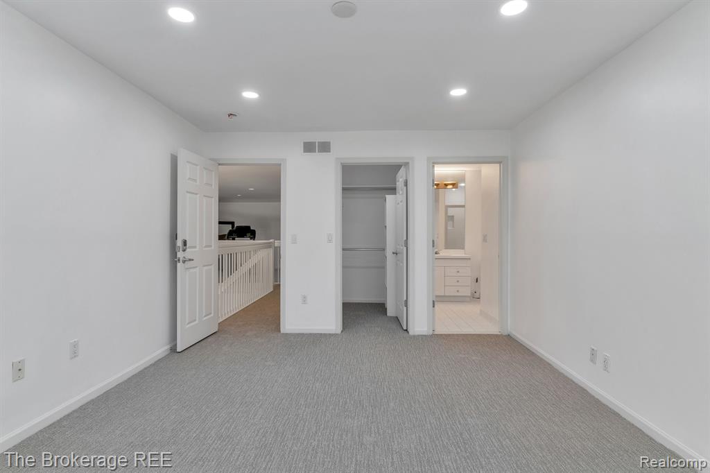 6995 HAWK WOODS Court, West Bloomfield, MI — Photo 41