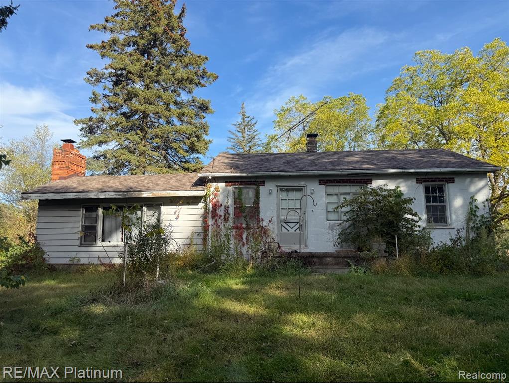 5500 Oak Grove Road, Howell, MI 48855 — front exterior