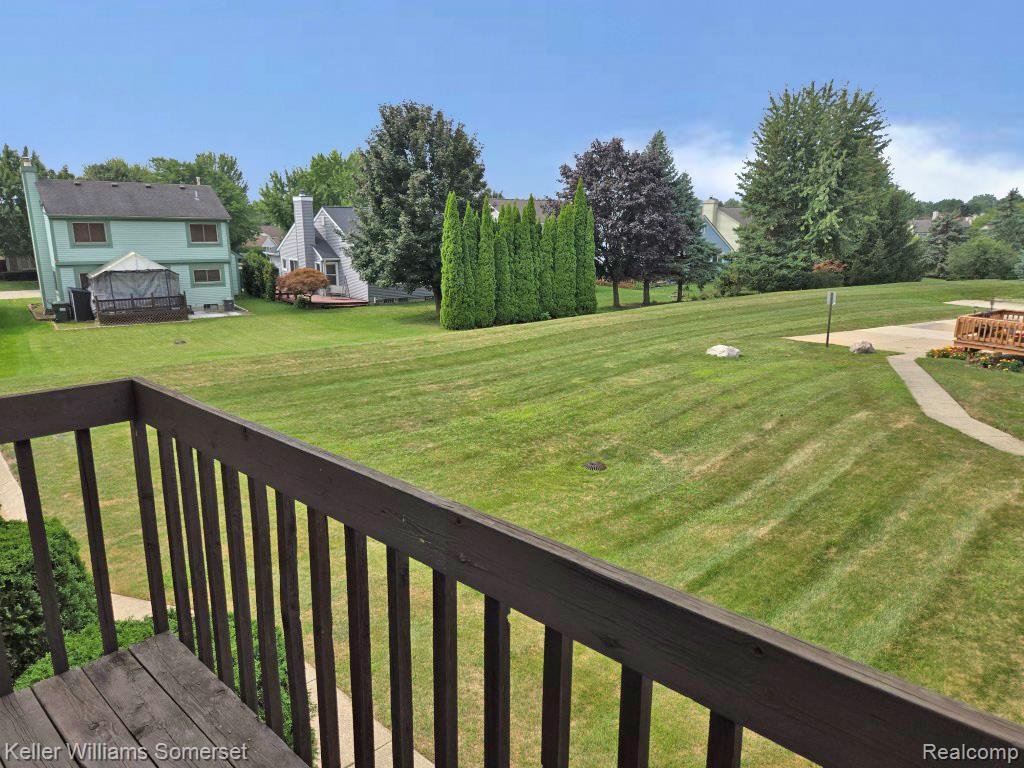 71 Meadow Wood Drive, Rochester Hills, MI 48307 — Photo 20